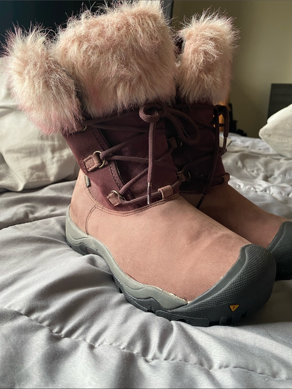 Keen fuzzy top winter boots